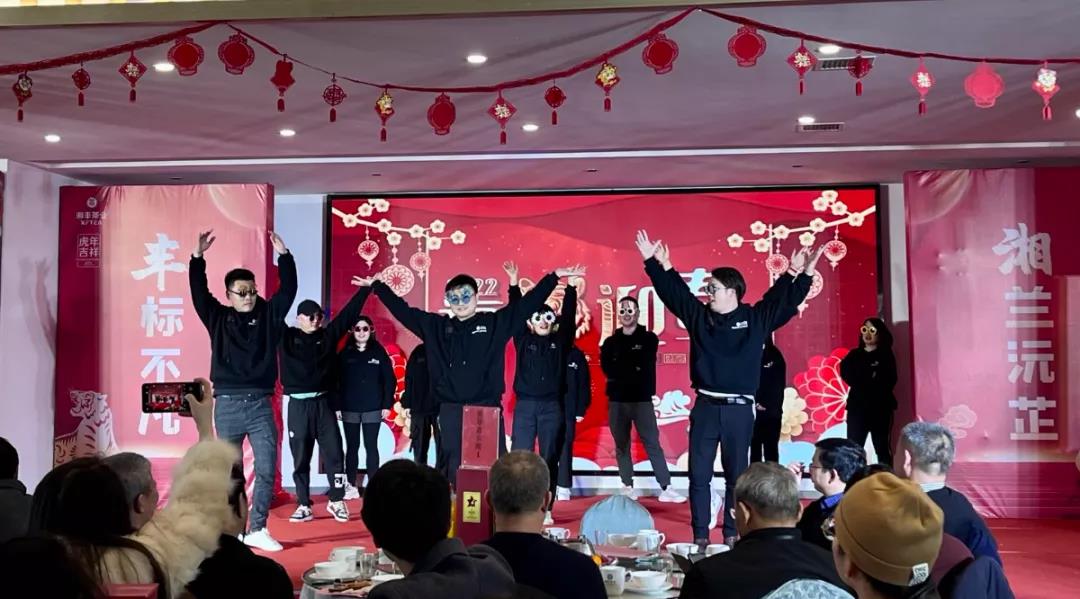 舞蹈《满满的正能量》-xk体育平台-xk体育（中国）电商.jpg